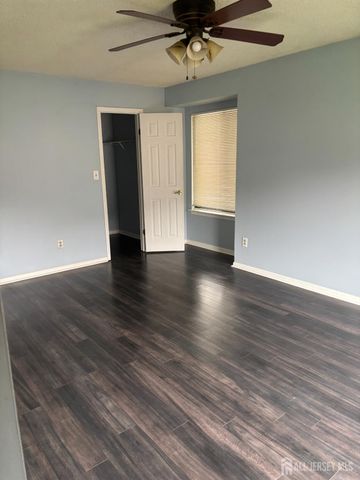 92 Gate House Lane, Edison, NJ 08820