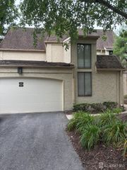 92 Gate House Lane, Edison, NJ 08820