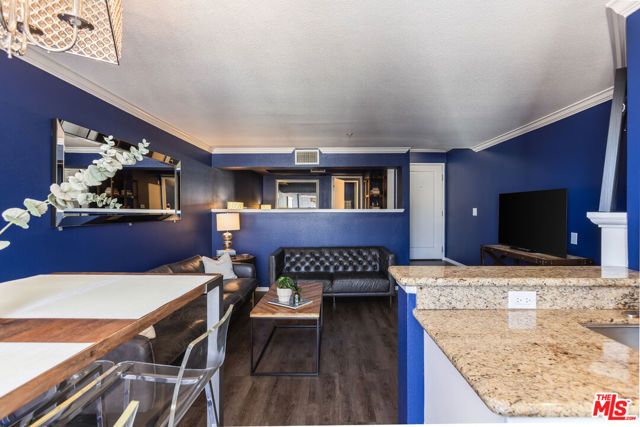 7320 Hawthorn Avenue 215, Los Angeles, CA 90046
