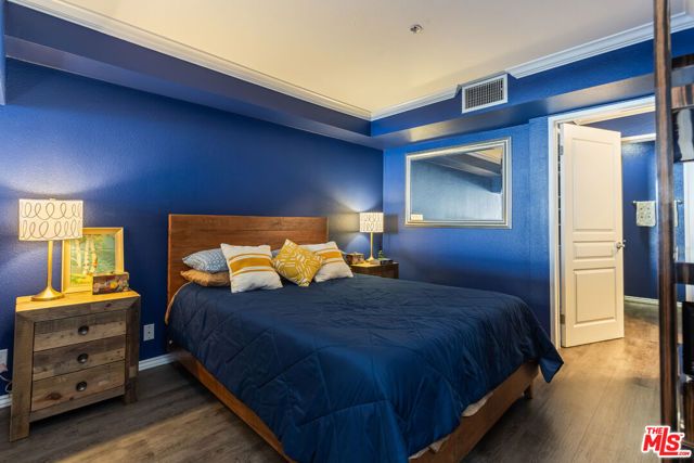 7320 Hawthorn Avenue 215, Los Angeles, CA 90046