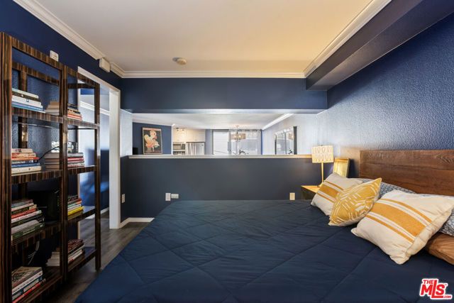 7320 Hawthorn Avenue 215, Los Angeles, CA 90046