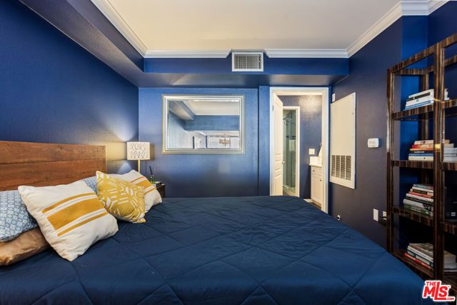7320 Hawthorn Avenue 215, Los Angeles, CA 90046