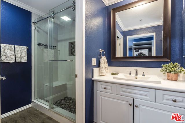 7320 Hawthorn Avenue 215, Los Angeles, CA 90046