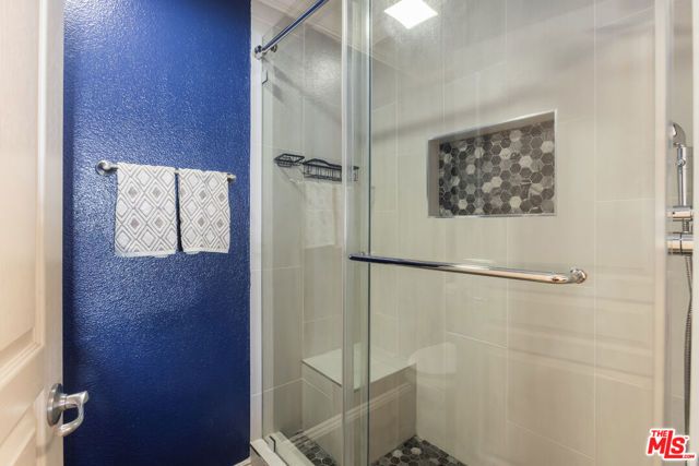 7320 Hawthorn Avenue 215, Los Angeles, CA 90046