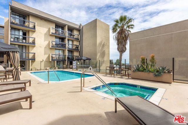 7320 Hawthorn Avenue 215, Los Angeles, CA 90046