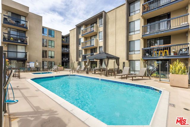 7320 Hawthorn Avenue 215, Los Angeles, CA 90046