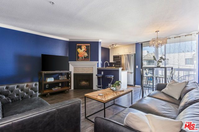 7320 Hawthorn Avenue 215, Los Angeles, CA 90046