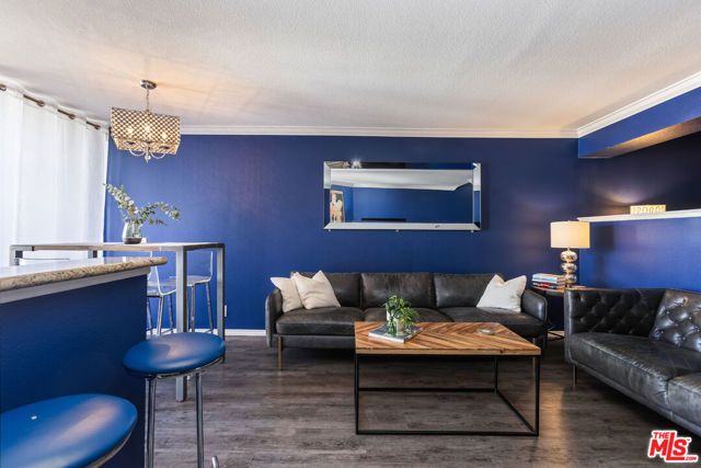 7320 Hawthorn Avenue 215, Los Angeles, CA 90046