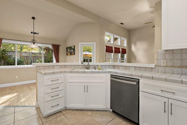 8714 Pathfinder Ct, Orangevale, CA 95662