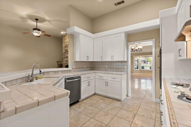 8714 Pathfinder Ct, Orangevale, CA 95662