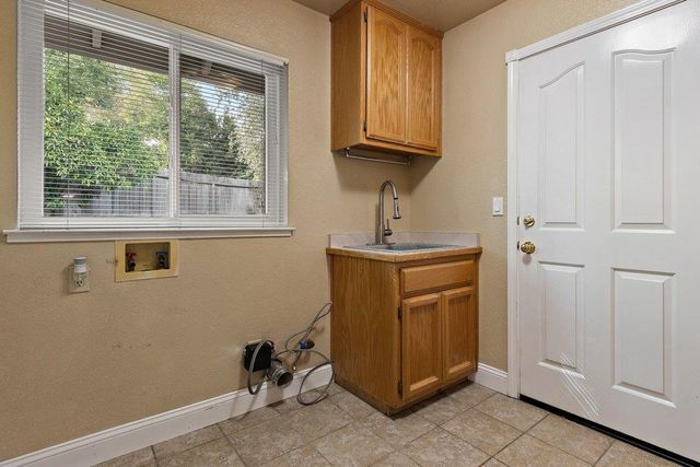 8714 Pathfinder Ct, Orangevale, CA 95662