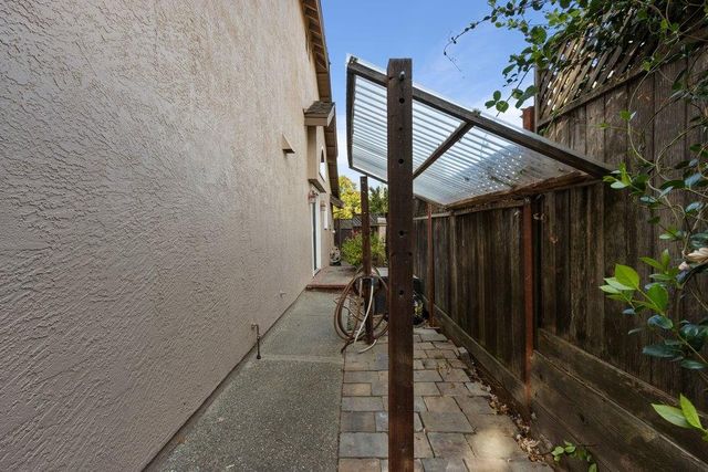 8714 Pathfinder Ct, Orangevale, CA 95662
