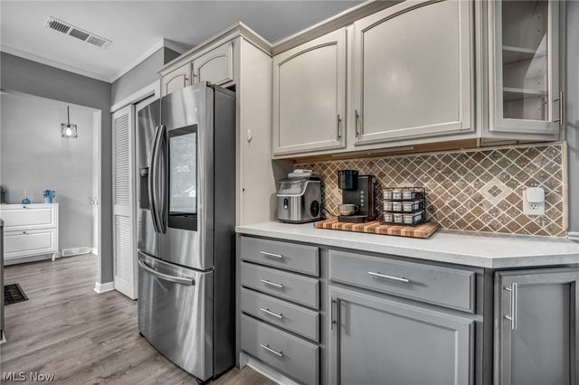 150 Greenbriar Drive, Aurora, OH 44202