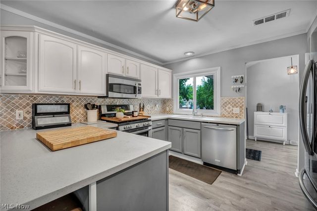 150 Greenbriar Drive, Aurora, OH 44202