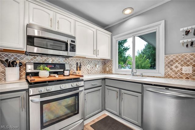 150 Greenbriar Drive, Aurora, OH 44202