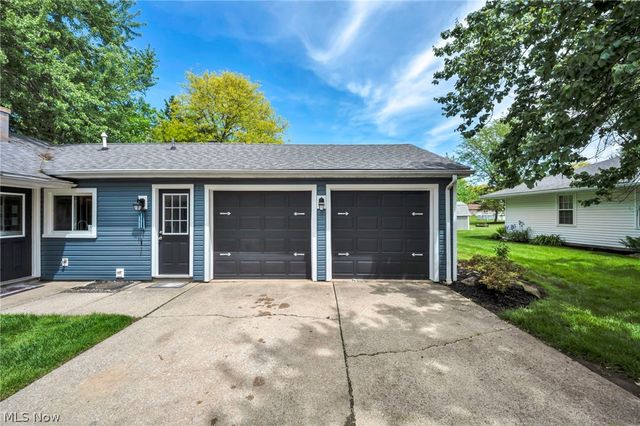 150 Greenbriar Drive, Aurora, OH 44202
