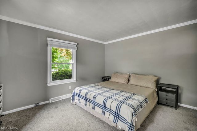 150 Greenbriar Drive, Aurora, OH 44202