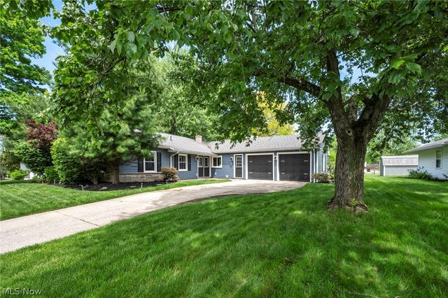 150 Greenbriar Drive, Aurora, OH 44202