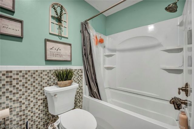 150 Greenbriar Drive, Aurora, OH 44202