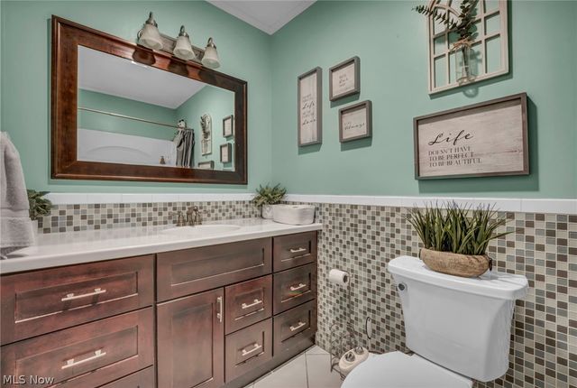 150 Greenbriar Drive, Aurora, OH 44202