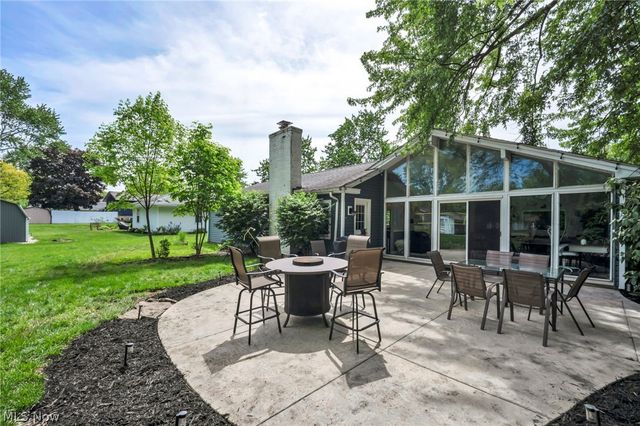 150 Greenbriar Drive, Aurora, OH 44202