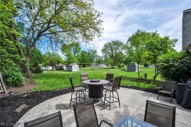 150 Greenbriar Drive, Aurora, OH 44202