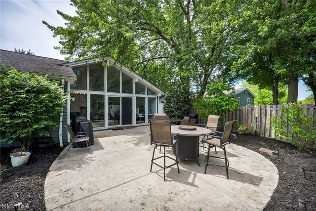 150 Greenbriar Drive, Aurora, OH 44202