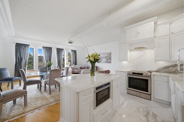 3323 N Paulina Street 3F, Chicago, IL 60657