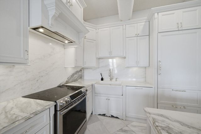 3323 N Paulina Street 3F, Chicago, IL 60657