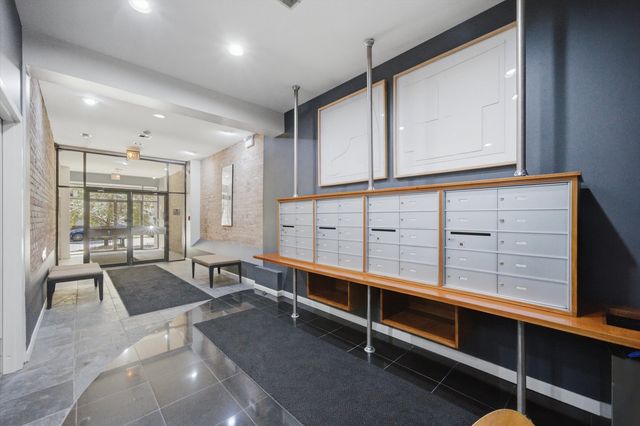 3323 N Paulina Street 3F, Chicago, IL 60657
