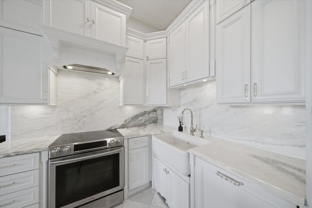 3323 N Paulina Street 3F, Chicago, IL 60657