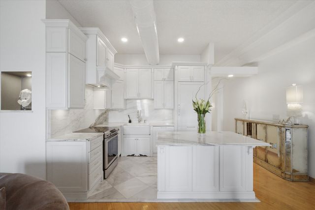 3323 N Paulina Street 3F, Chicago, IL 60657