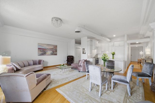 3323 N Paulina Street 3F, Chicago, IL 60657