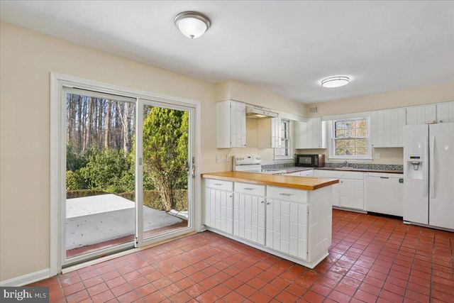 705 COLLEGE PKWY, Rockville, MD 20850