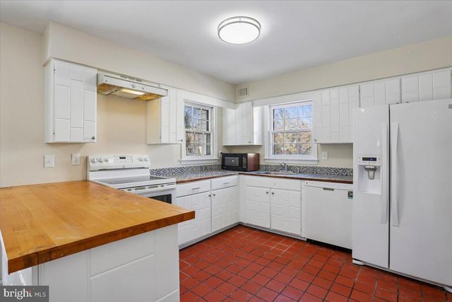 705 COLLEGE PKWY, Rockville, MD 20850