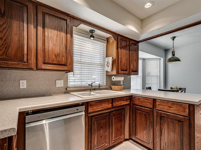 521 Old English Road, Edmond, OK 73003