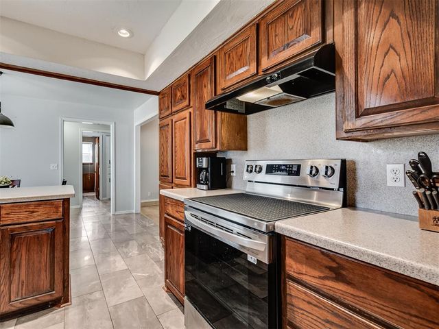 521 Old English Road, Edmond, OK 73003