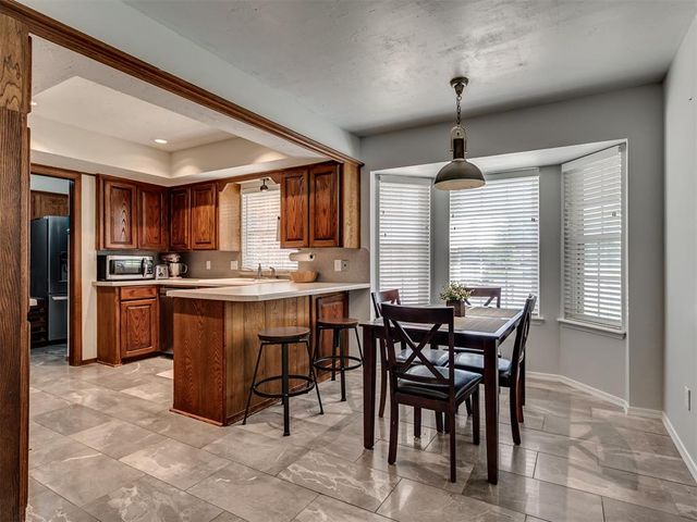 521 Old English Road, Edmond, OK 73003