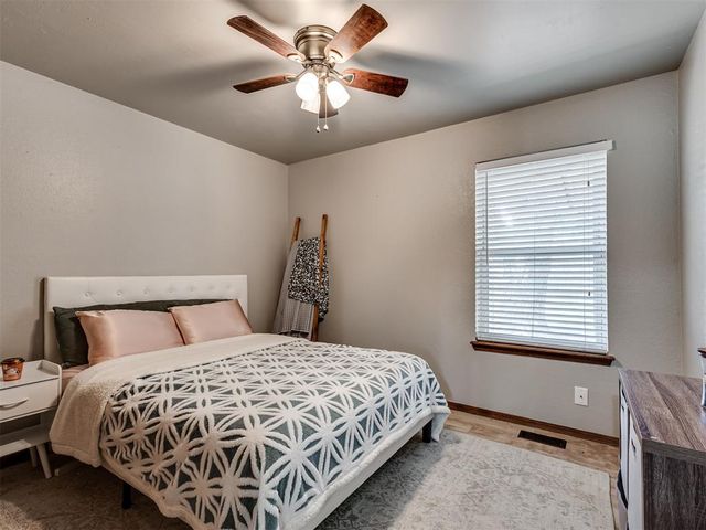 521 Old English Road, Edmond, OK 73003