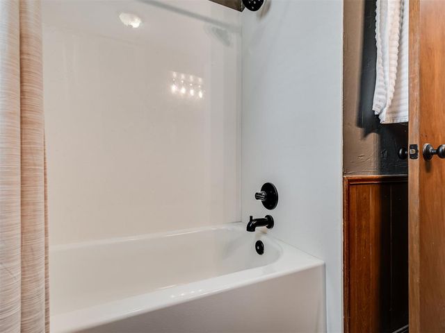 521 Old English Road, Edmond, OK 73003