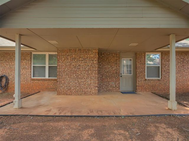 521 Old English Road, Edmond, OK 73003