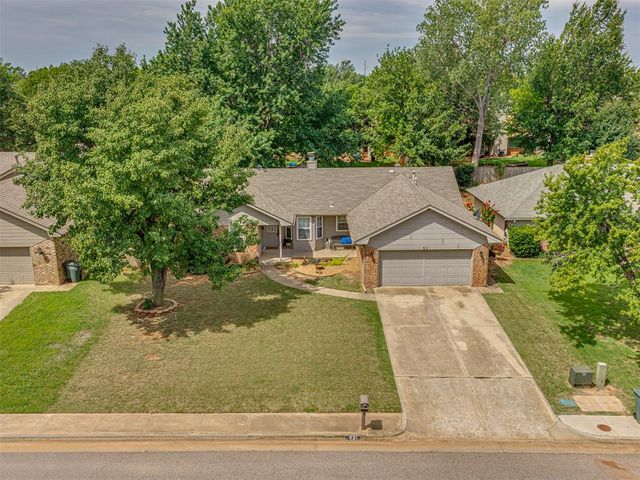 521 Old English Road, Edmond, OK 73003