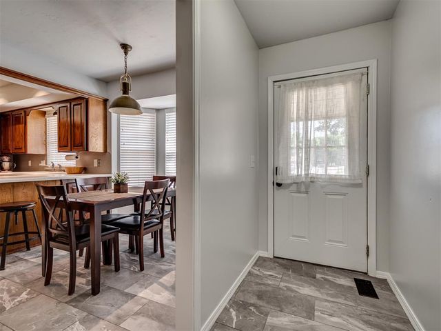521 Old English Road, Edmond, OK 73003