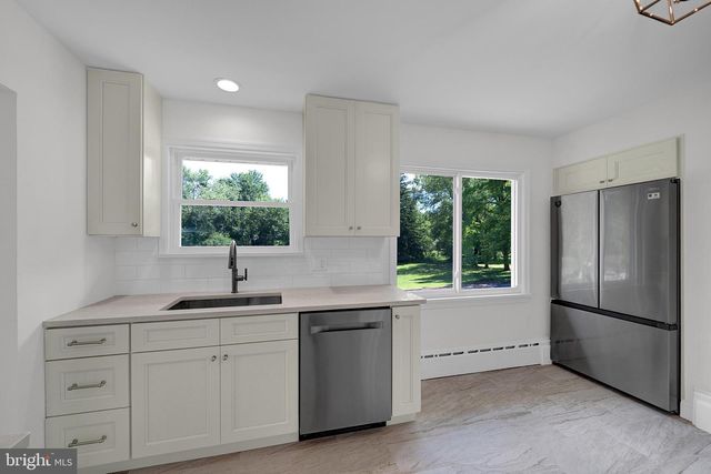 7 MALAGA DR, Ewing, NJ 08628