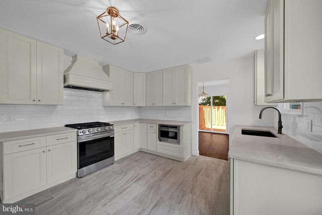 7 MALAGA DR, Ewing, NJ 08628