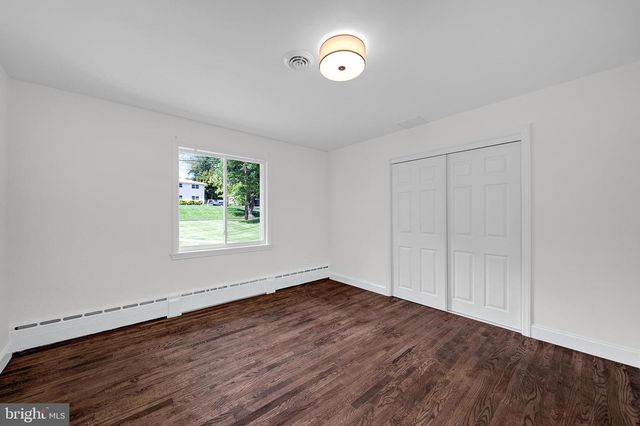 7 MALAGA DR, Ewing, NJ 08628
