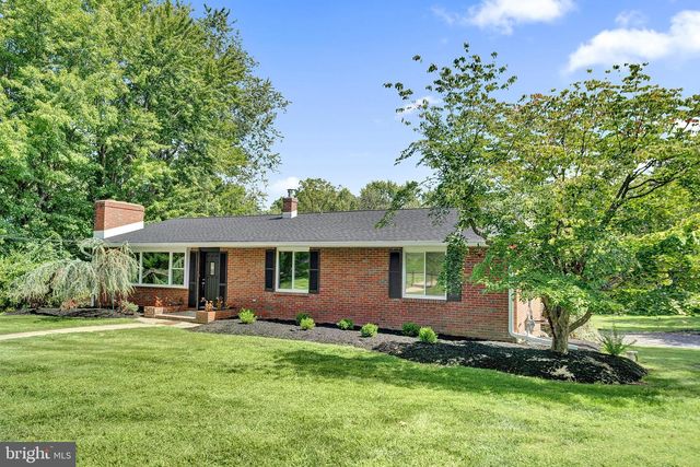 7 MALAGA DR, Ewing, NJ 08628