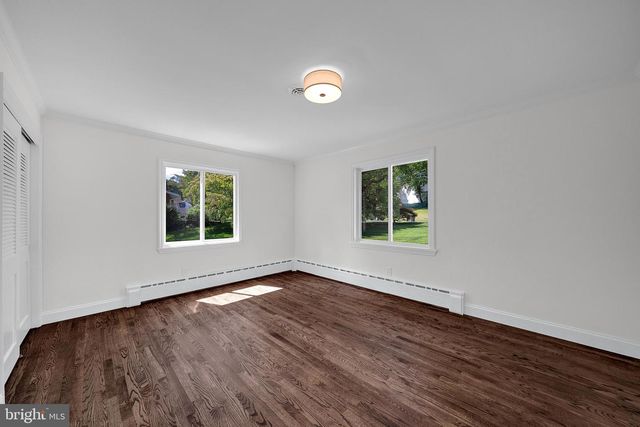 7 MALAGA DR, Ewing, NJ 08628