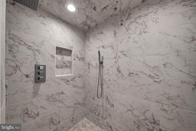 7 MALAGA DR, Ewing, NJ 08628