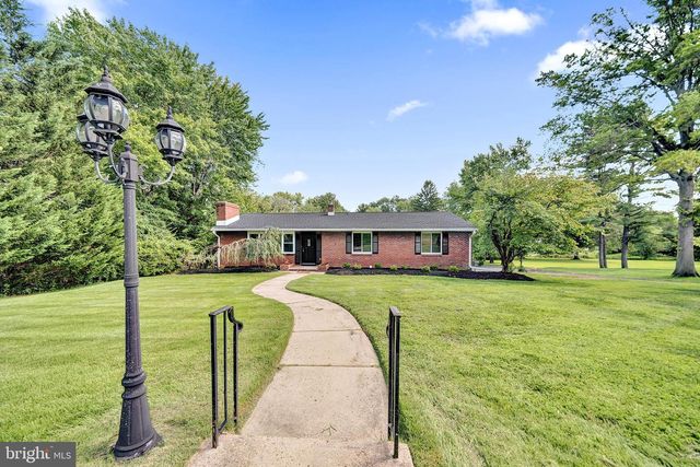 7 MALAGA DR, Ewing, NJ 08628